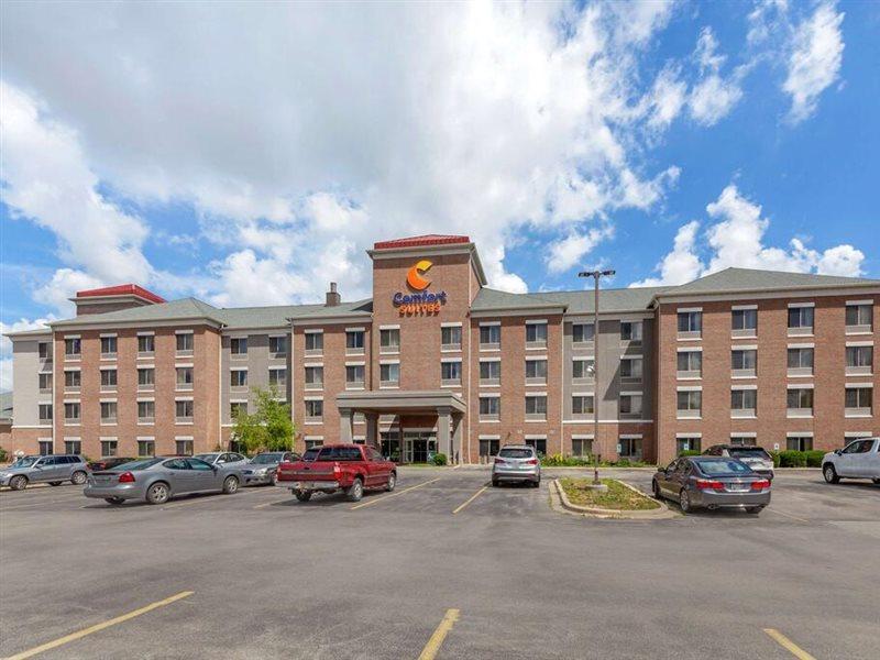 Holiday Inn Express & Suites Milwaukee Nw - Park Place By Ihg Exterior foto